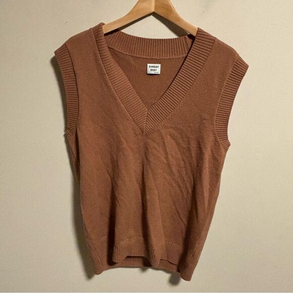 Aritizia Sunday Best Winston Vest Merino Wool- Size Medium - Picture 3 of 12